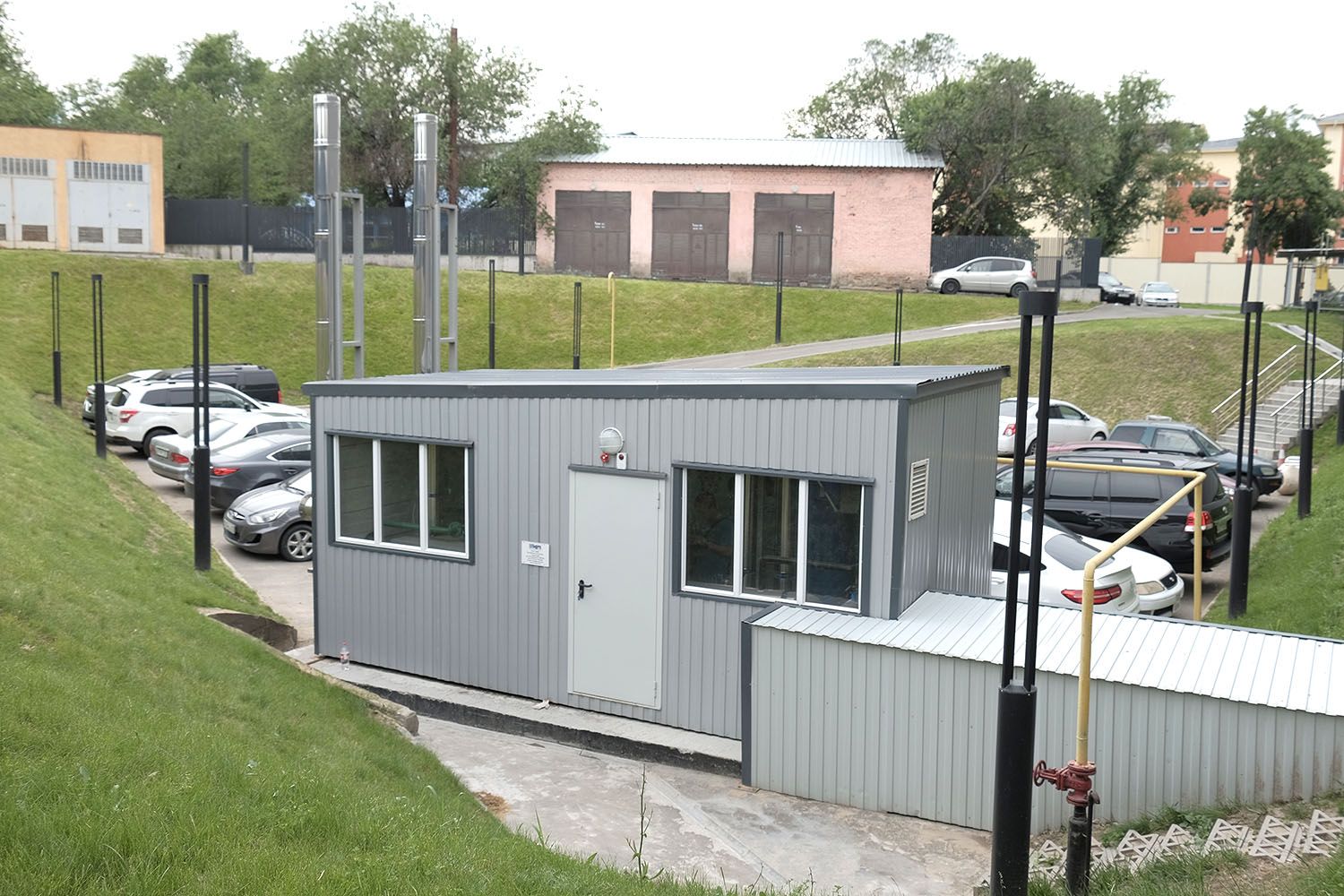 Heat supply of an office building